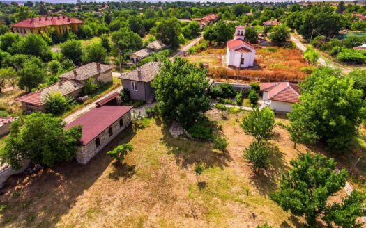 АВТЕНТИЧНА ДВУЕТАЖНА ОБЗАВЕДЕНА КЪЩА,село Буховци,ПРОДАЖБА
