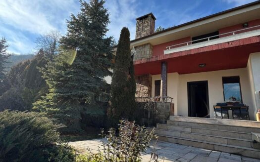Двуетажна къща,с МАСИВЕН ГАРАЖ ,гр.Търговище ПРОДАЖБА