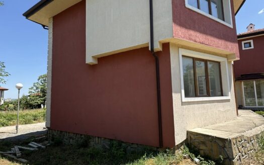 🏡✨ НОВОПОСТРОЕНА ДВУЕТАЖНА КЪЩА В ЗАТВОРЕН КОМПЛЕКС – гр. Търговище