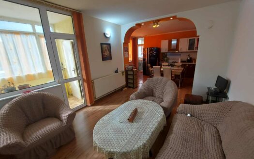Продава се четиристаен апартамент – кв. Вароша, гр. Търговище