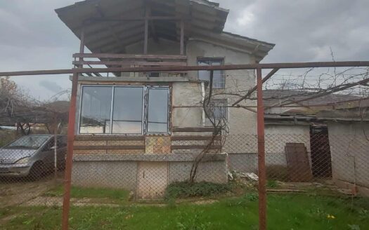Двуетажна вила в местност Кованлъка, гр. Търговище